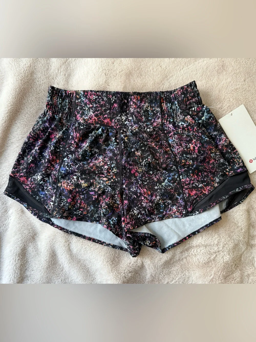 NWT Lululemon Hotty Hot HR Short 2.5” Floral Spray Multi/Black Size 6